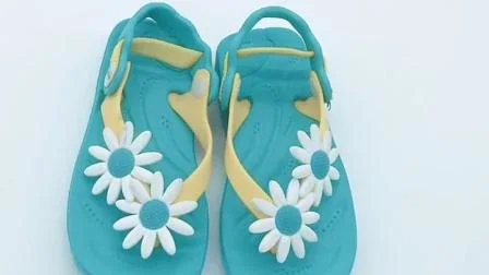 Venta al por mayor, zapatillas personalizadas baratas, hermosos zapatos lisos para niños, sandalias de playa suaves y cómodas de EVA antideslizantes de verano para niños